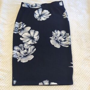 3/$10❣️LOVE CULTURE Floral Highwasted Black and White Skirt